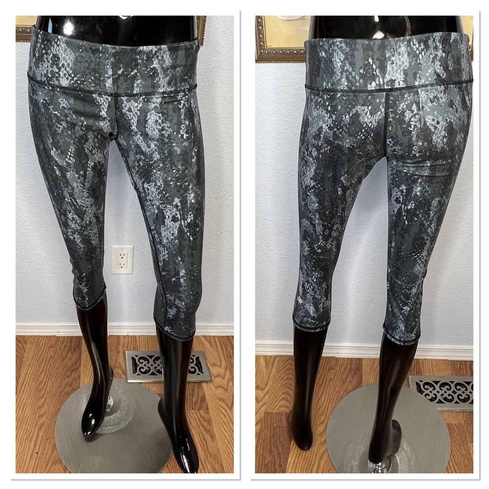 Alo Yoga Snakeskin Print Cropped Leggings Sz M Polyester Spandex Blend